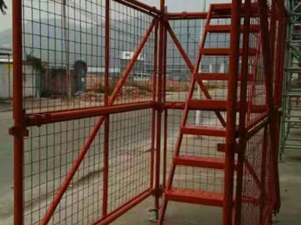 安全爬梯 